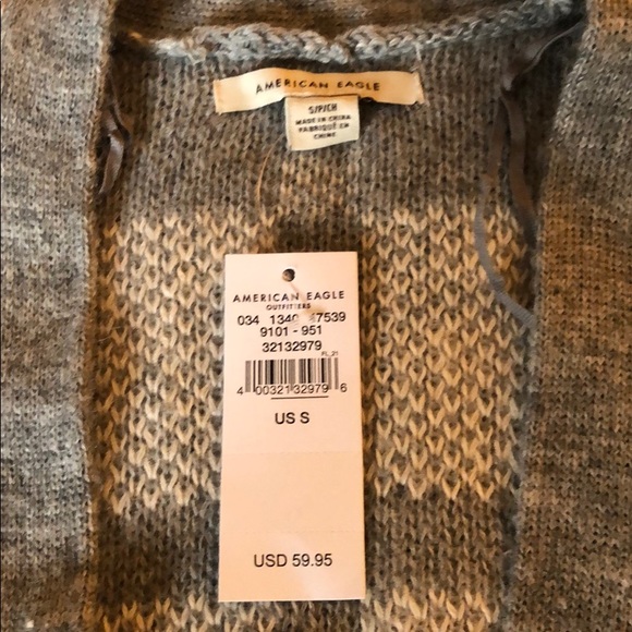 American Eagle Women’s Sweater - Picture 2 of 4